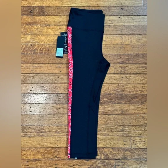 New Bebe Sport Women Double Print Hibiscus (Red)/Black Capri Leggings Activewear - Picture 4 of 7